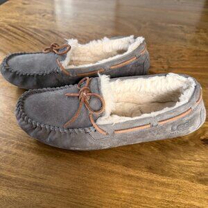 Ugg Pewter Dakota slipper with lace Detail - LIKE NEW!